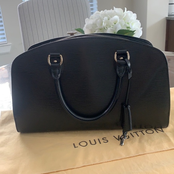Louis Vuitton Handbags - Louis Vuitton handbag